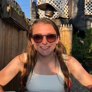 Meet your Posher, Kayla